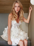 A-Line V-neck Short Lace Homecoming Dresses With Appliques Lace