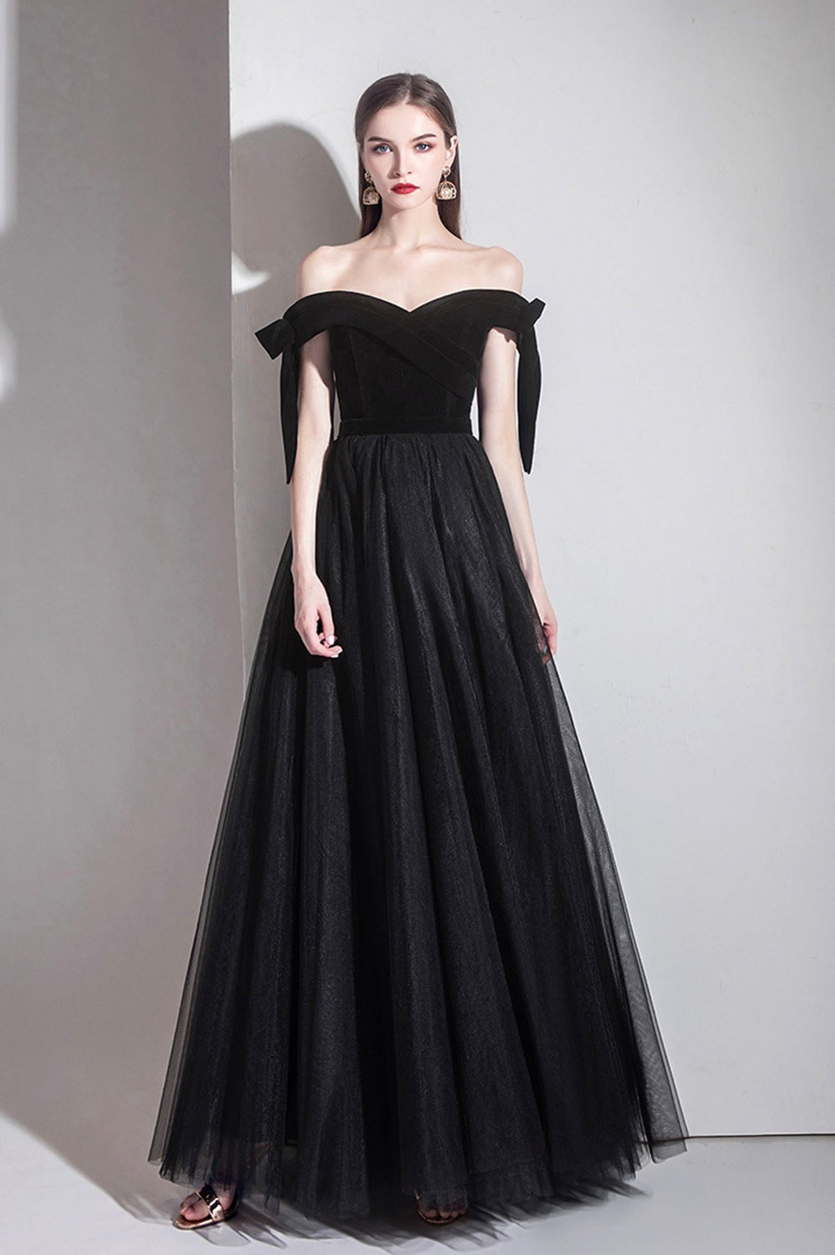 solvbao Black Tulle Off the Shoulder Prom Dress, Black A-Line Party Evening Dress