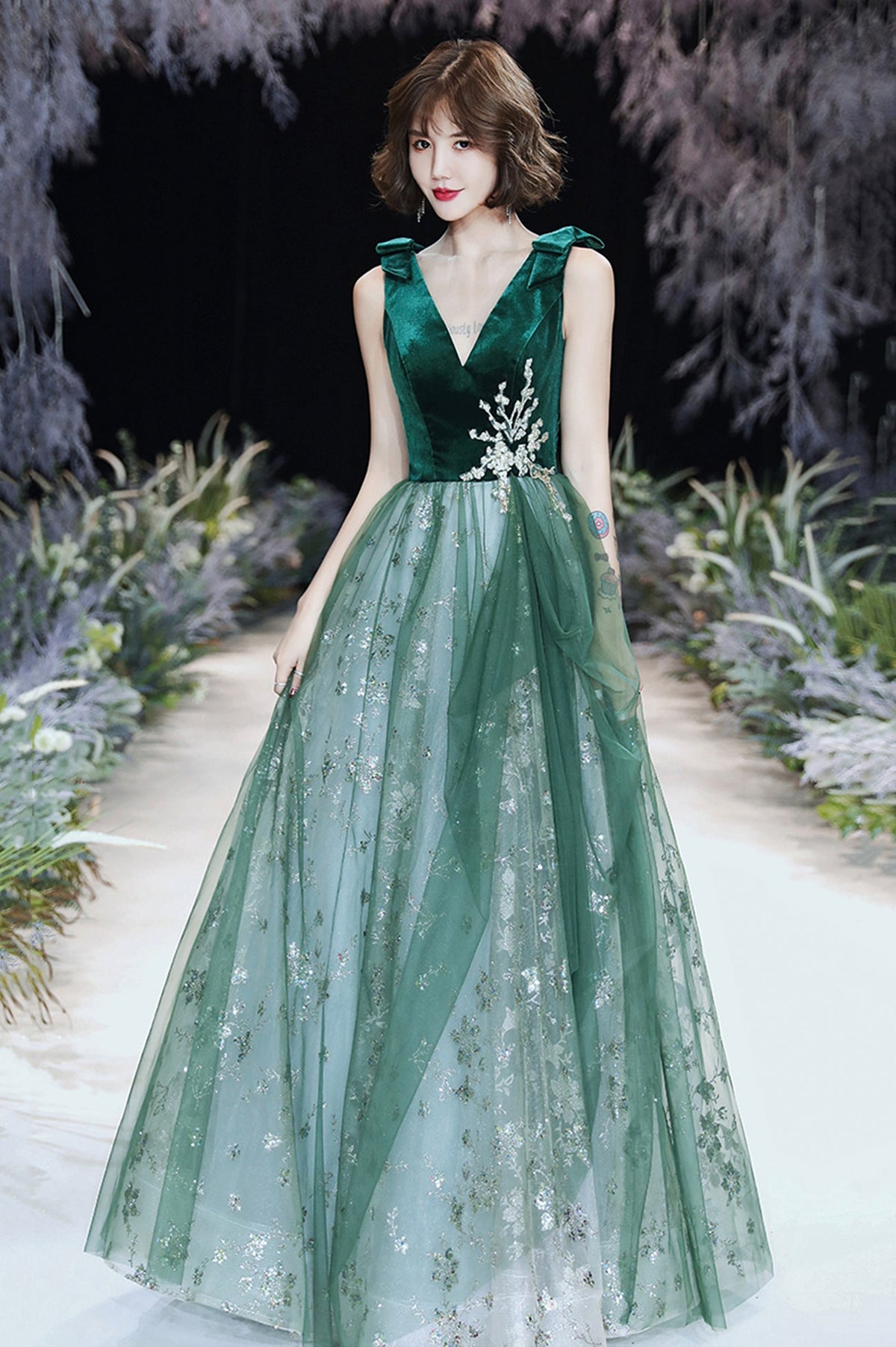 solvbao Green Velvet Tulle Long Prom Dresses, V-Neck Green Evening Dresses