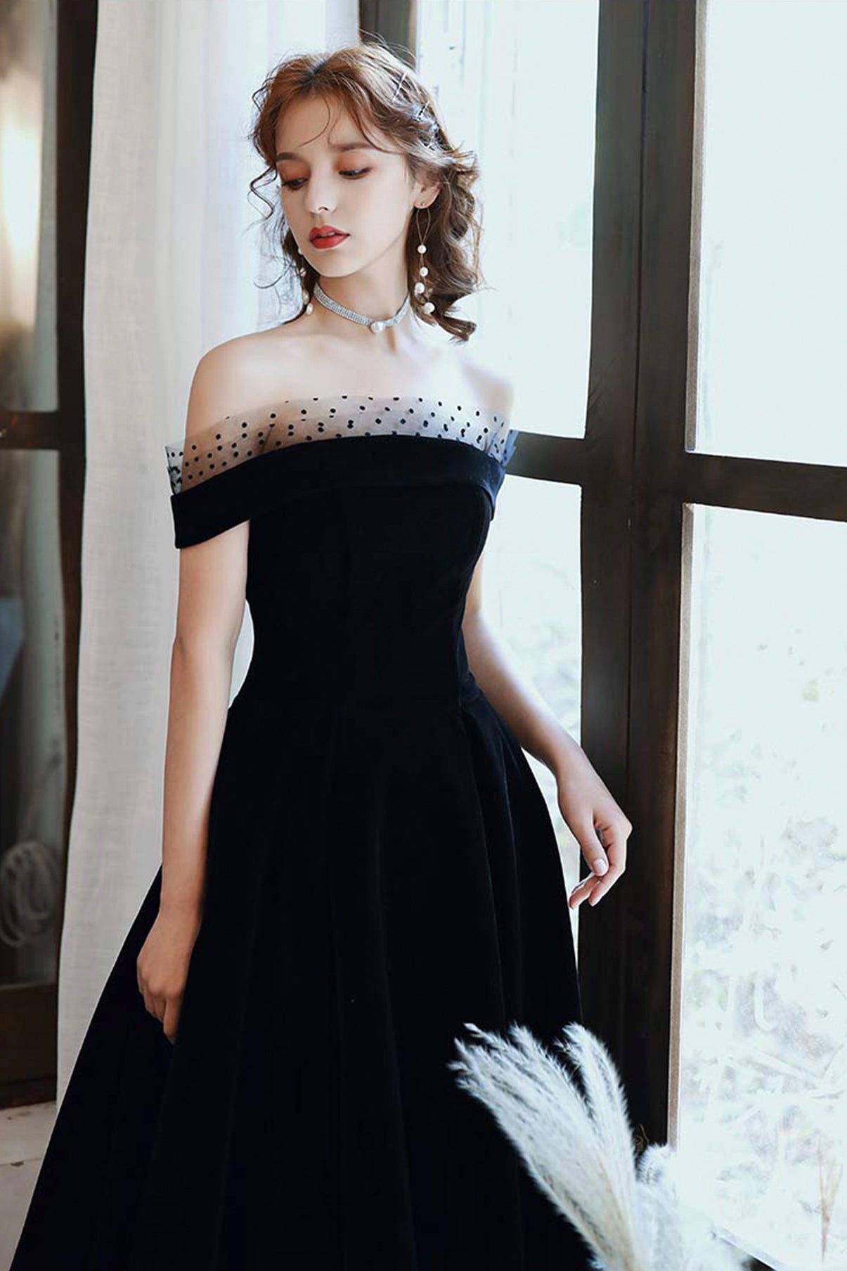 solvbao Cute Velvet A-Line Tea Length Prom Dresses, Black Party Dresses