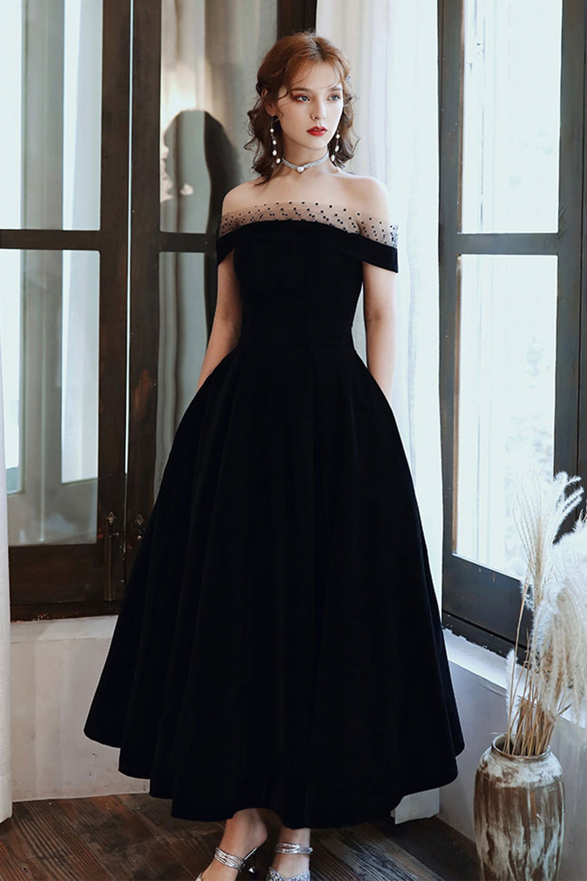 solvbao Cute Velvet A-Line Tea Length Prom Dresses, Black Party Dresses